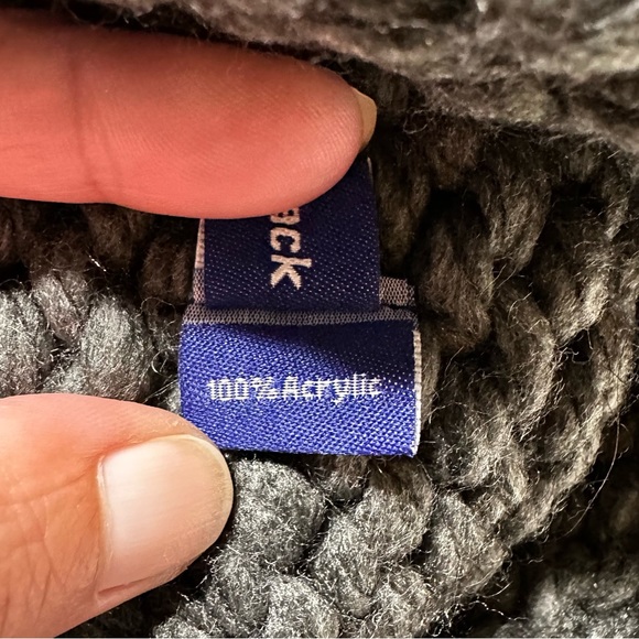 NEW Revolve Hat Attack Chunky Knit Cuffed Pom Beanie in Grey Women’s OS - Picture 6 of 8